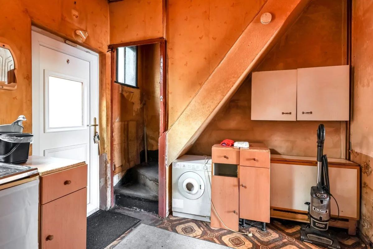 Online Property Auction in London: Kingsley Street, Bolton, BL1 3HS | Auction ends 17/09/2025, a Guide Price of £30,000+.