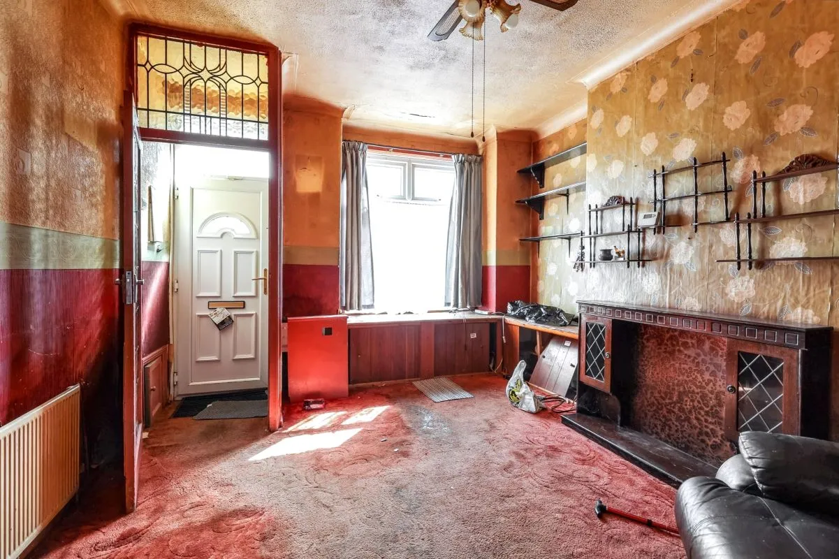Online Property Auction in London: Kingsley Street, Bolton, BL1 3HS | Auction ends 17/09/2025, a Guide Price of £30,000+.