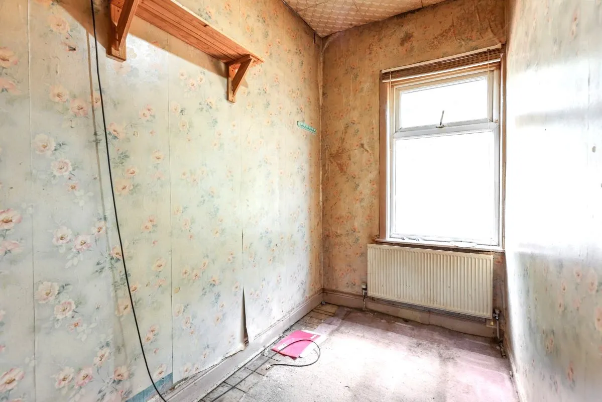 Online Property Auction in London: Kingsley Street, Bolton, BL1 3HS | Auction ends 17/09/2025, a Guide Price of £30,000+.