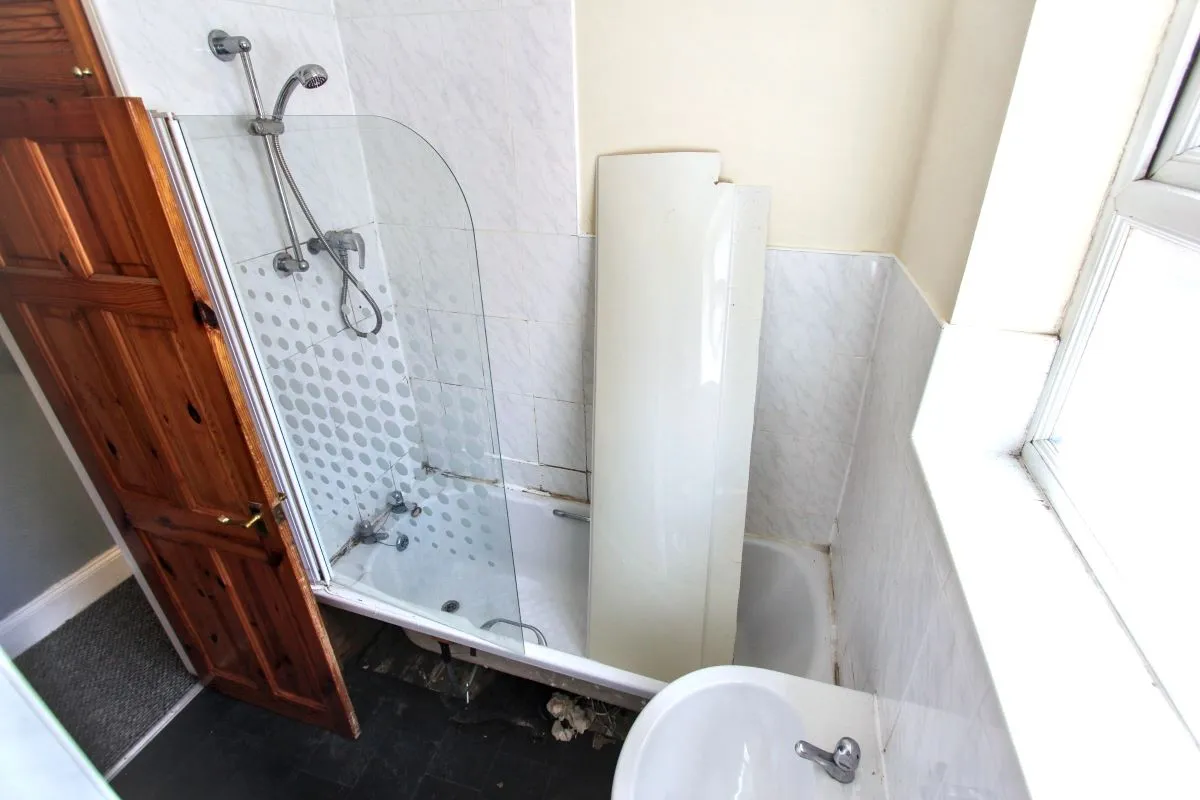 Online Property Auction in London: Hough Lane, Wombwell, Barnsley, S73 0EU | Auction ends 17/09/2025, a Guide Price of £20,000+.