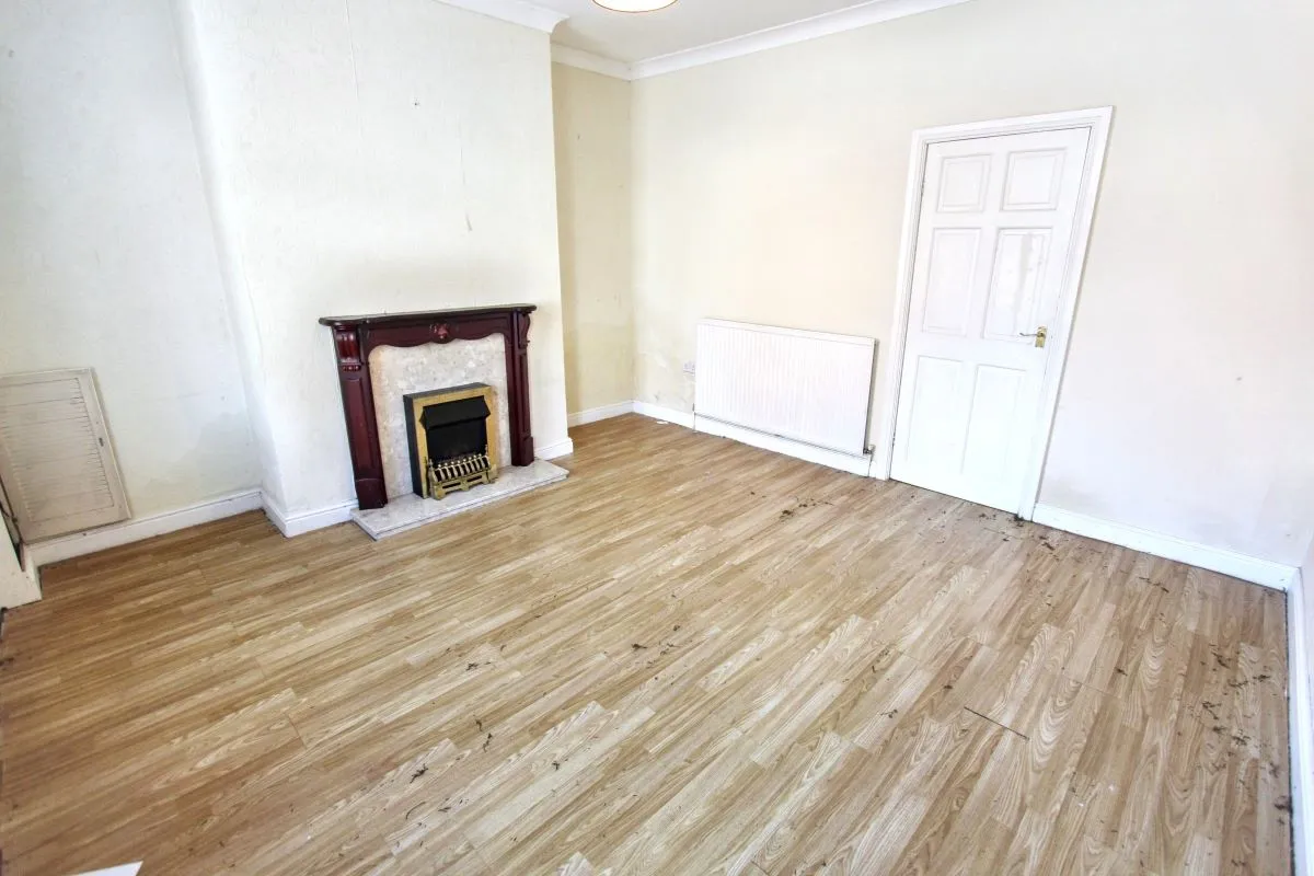 Online Property Auction in London: Hough Lane, Wombwell, Barnsley, S73 0EU | Auction ends 17/09/2025, a Guide Price of £20,000+.