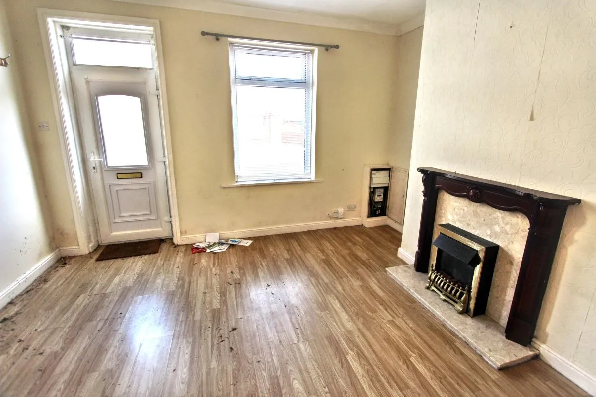Online Property Auction in London: Hough Lane, Wombwell, Barnsley, S73 0EU | Auction ends 17/09/2025, a Guide Price of £20,000+.
