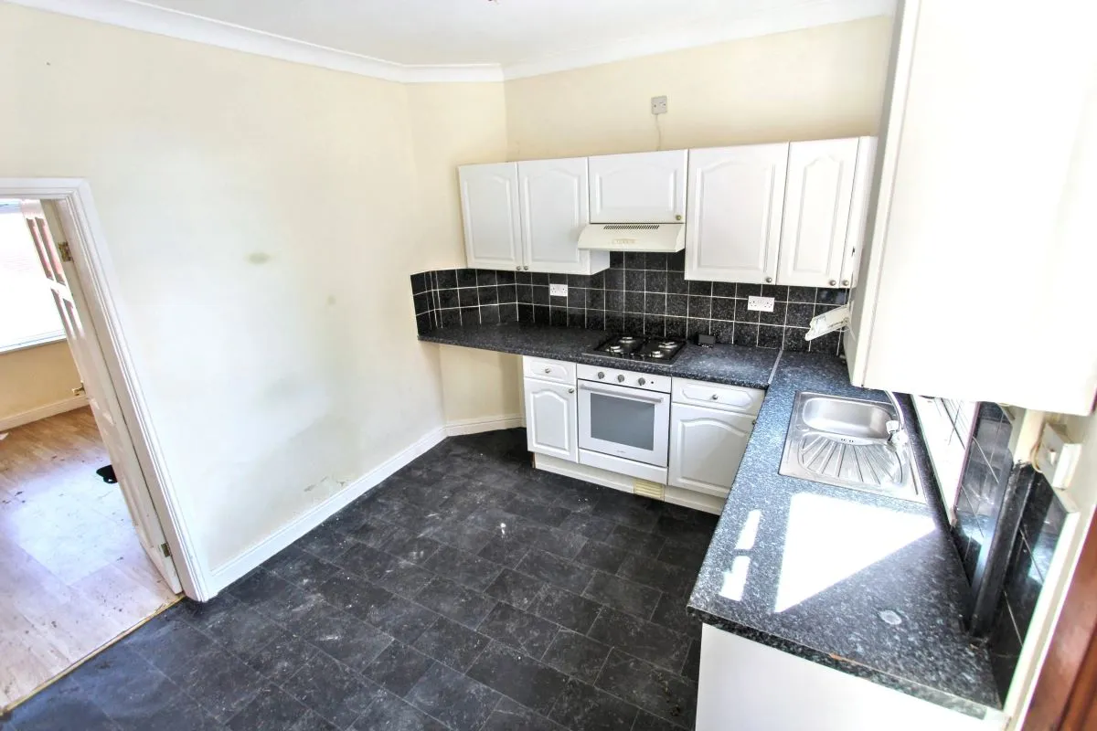 Online Property Auction in London: Hough Lane, Wombwell, Barnsley, S73 0EU | Auction ends 17/09/2025, a Guide Price of £20,000+.