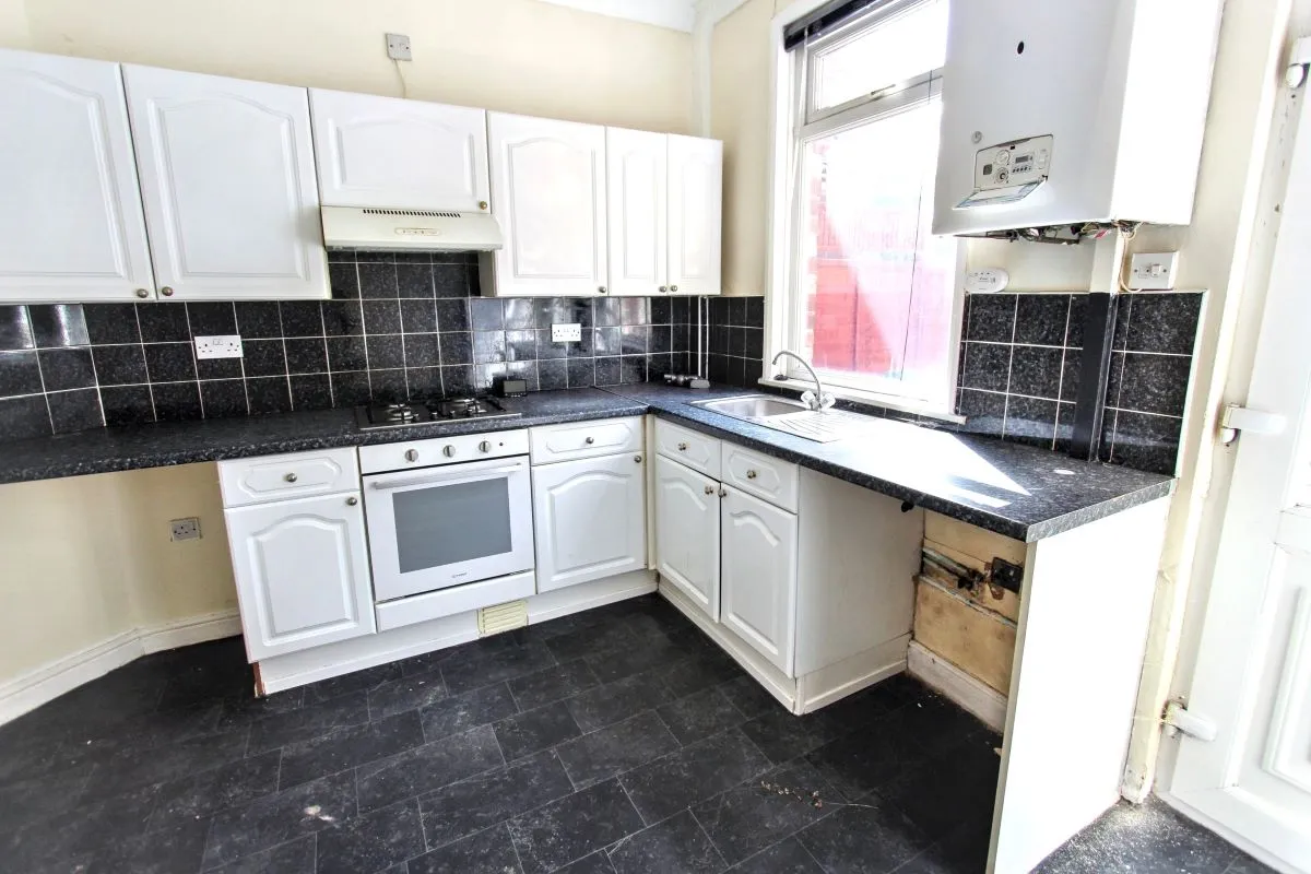 Online Property Auction in London: Hough Lane, Wombwell, Barnsley, S73 0EU | Auction ends 17/09/2025, a Guide Price of £20,000+.