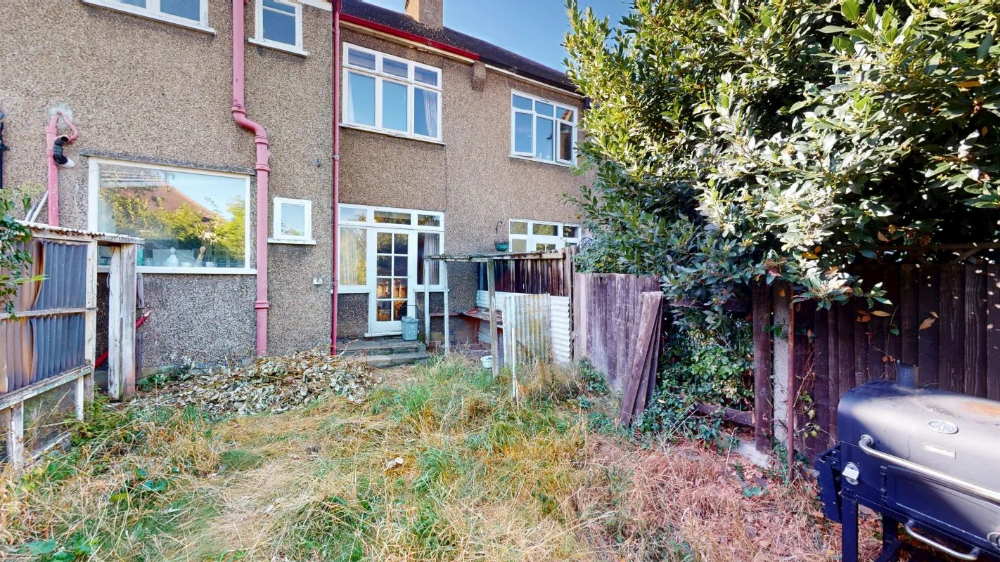 Online Property Auction in London: The Woodlands, Hither Green, SE13 6TX | Auction ends 17/09/2025, a Guide Price of £375,000+.