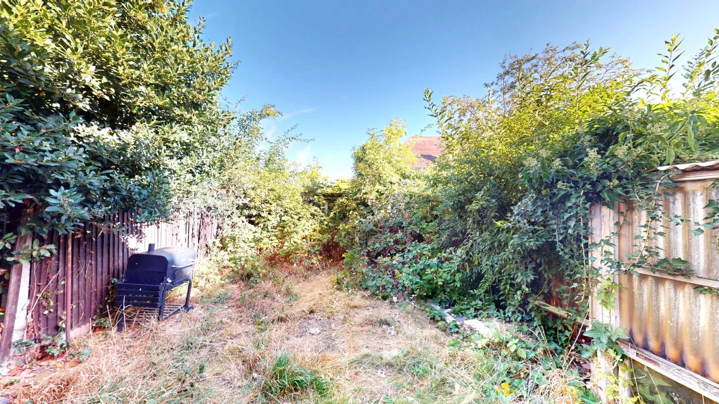 Online Property Auction in London: The Woodlands, Hither Green, SE13 6TX | Auction ends 17/09/2025, a Guide Price of £375,000+.