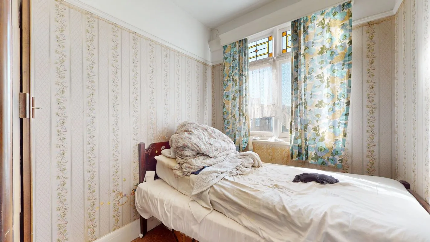 Online Property Auction in London: The Woodlands, Hither Green, SE13 6TX | Auction ends 17/09/2025, a Guide Price of £375,000+.
