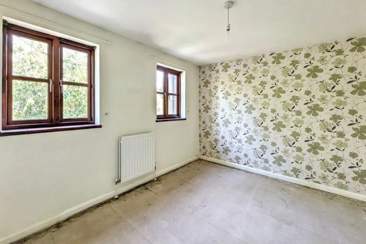 Online Property Auction in London: Alder Walk, Ilford, IG1 2SW | Auction ends 17/09/2025, a Guide Price of £250,000+.
