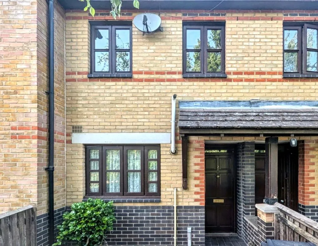 Online Property Auction in London: Alder Walk, Ilford, IG1 2SW | Auction ends 17/09/2025, a Guide Price of £250,000+.