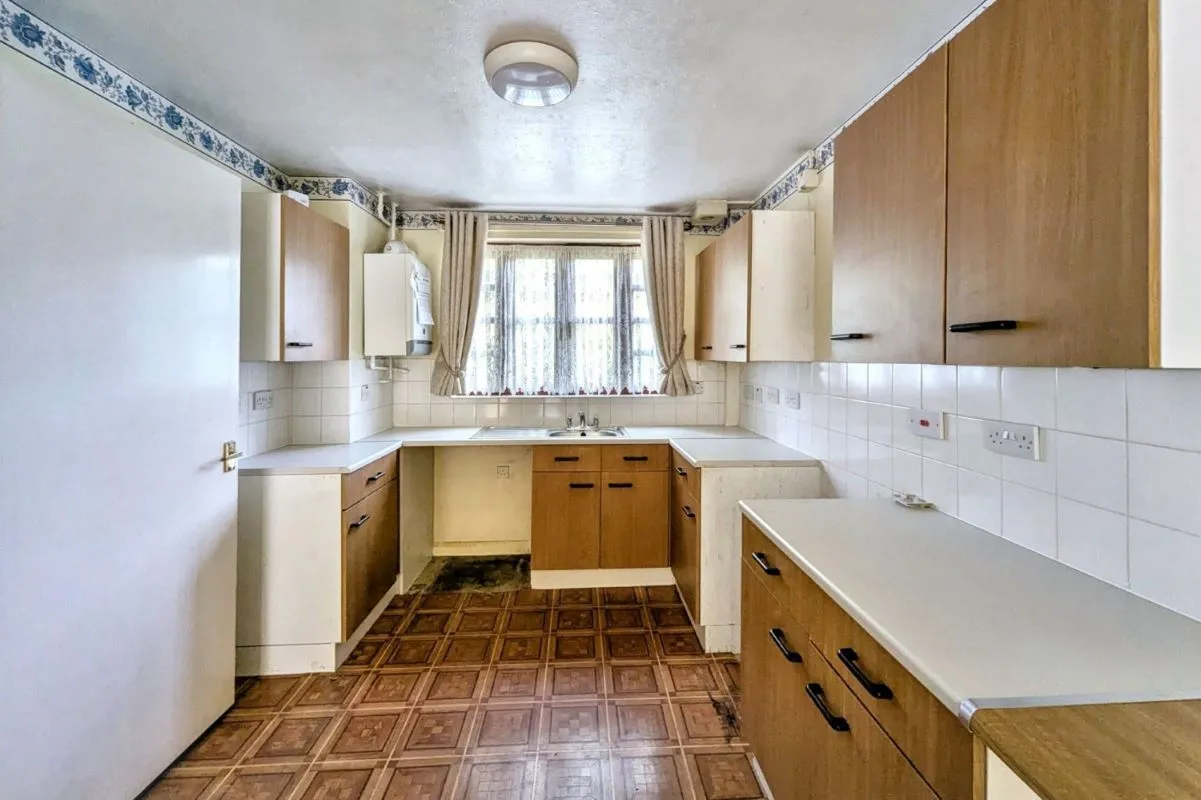 Online Property Auction in London: Alder Walk, Ilford, IG1 2SW | Auction ends 17/09/2025, a Guide Price of £250,000+.