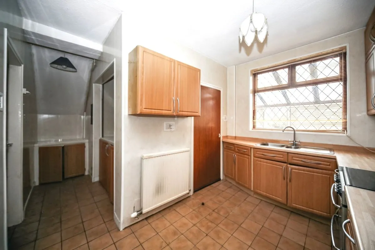 Online Property Auction in London: Roundthorn Lane, Westhoughton, Bolton, BL5 2PQ | Auction ends 17/09/2025, a Guide Price of £60,000+.