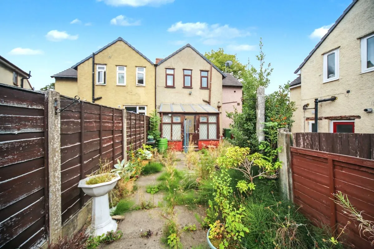 Online Property Auction in London: Roundthorn Lane, Westhoughton, Bolton, BL5 2PQ | Auction ends 17/09/2025, a Guide Price of £60,000+.