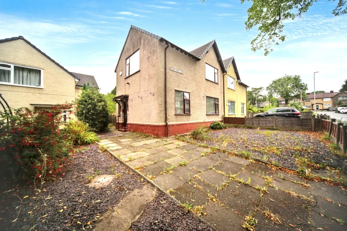 Online Property Auction in London: Roundthorn Lane, Westhoughton, Bolton, BL5 2PQ | Auction ends 17/09/2025, a Guide Price of £60,000+.