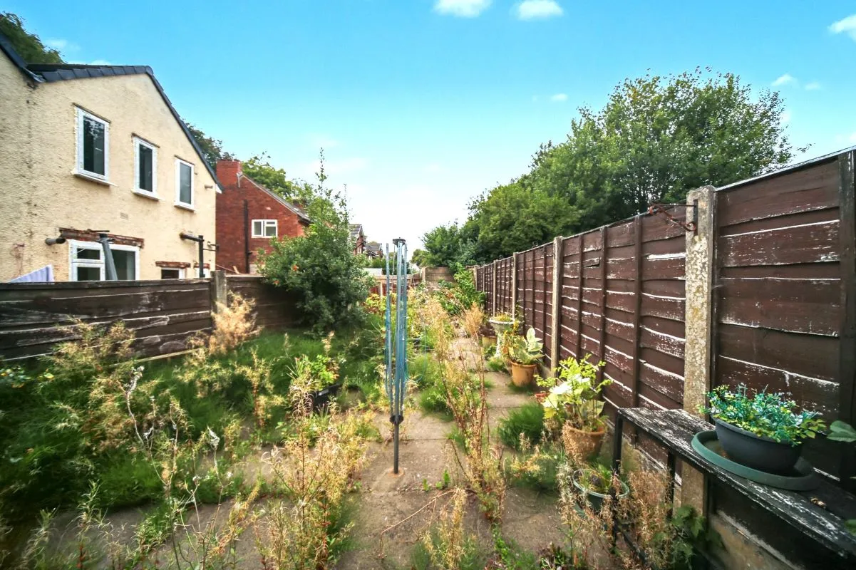 Online Property Auction in London: Roundthorn Lane, Westhoughton, Bolton, BL5 2PQ | Auction ends 17/09/2025, a Guide Price of £60,000+.