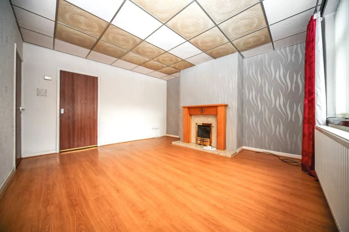 Online Property Auction in London: Roundthorn Lane, Westhoughton, Bolton, BL5 2PQ | Auction ends 17/09/2025, a Guide Price of £60,000+.