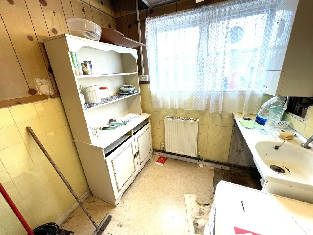 Online Property Auction in London: Ewart Road, Forest Hill, SE23 1BQ | Auction ends 17/09/2025, a Guide Price of £140,000+.