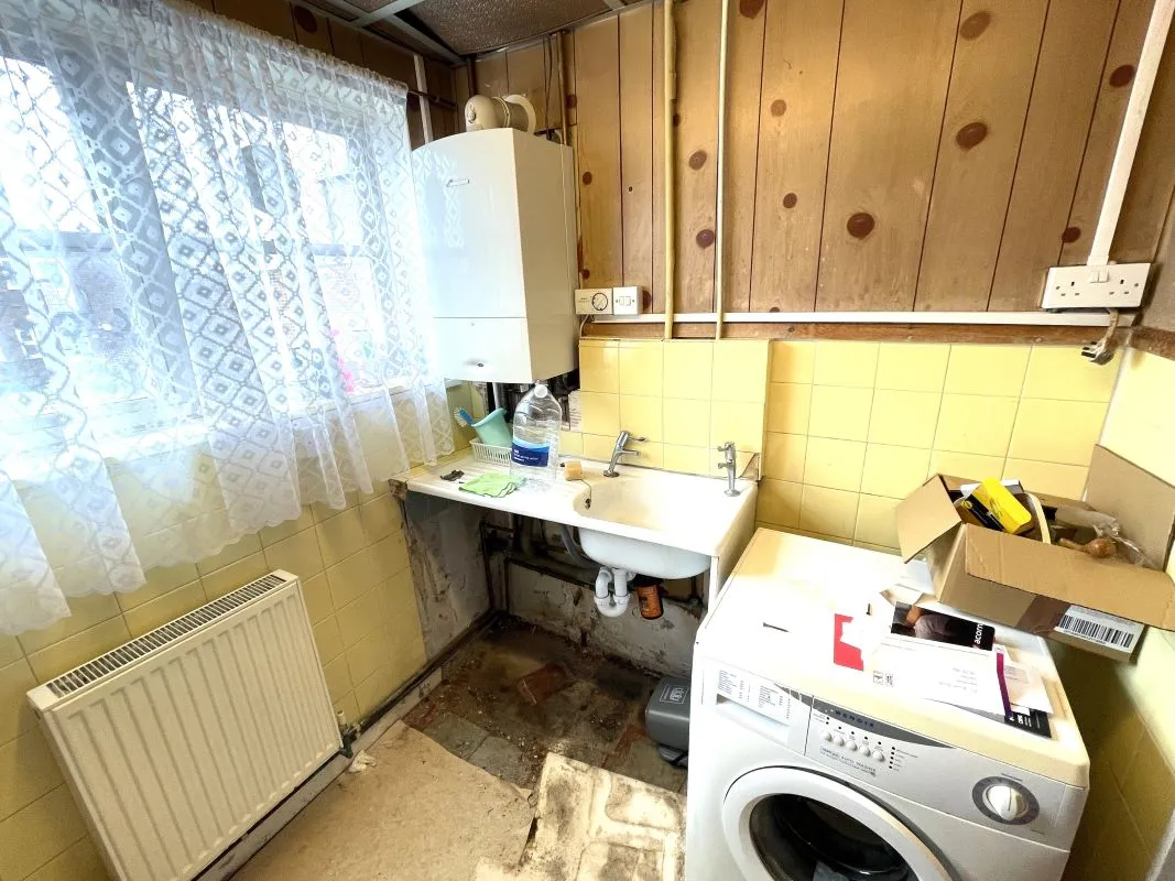 Online Property Auction in London: Ewart Road, Forest Hill, SE23 1BQ | Auction ends 17/09/2025, a Guide Price of £140,000+.