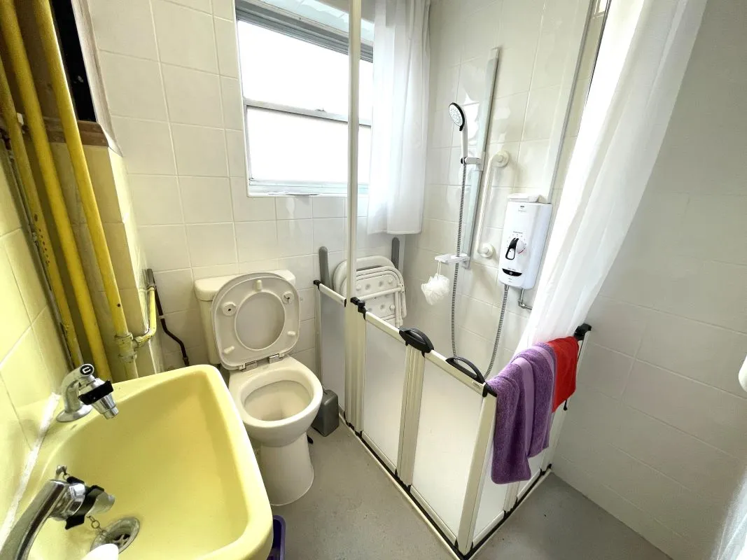 Online Property Auction in London: Ewart Road, Forest Hill, SE23 1BQ | Auction ends 17/09/2025, a Guide Price of £140,000+.