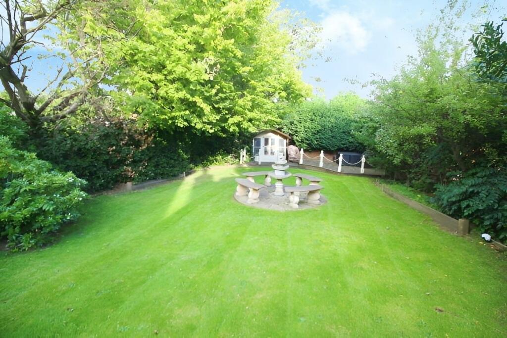 4 bed Detached