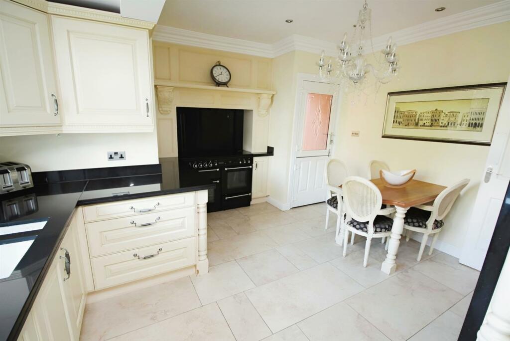 4 bed Detached