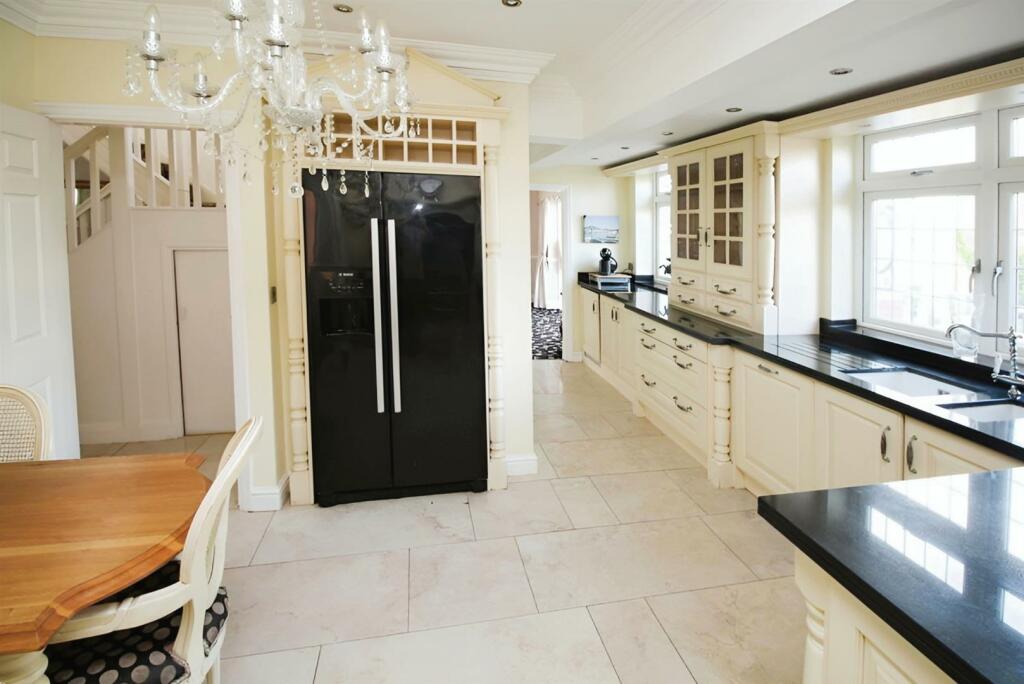 4 bed Detached