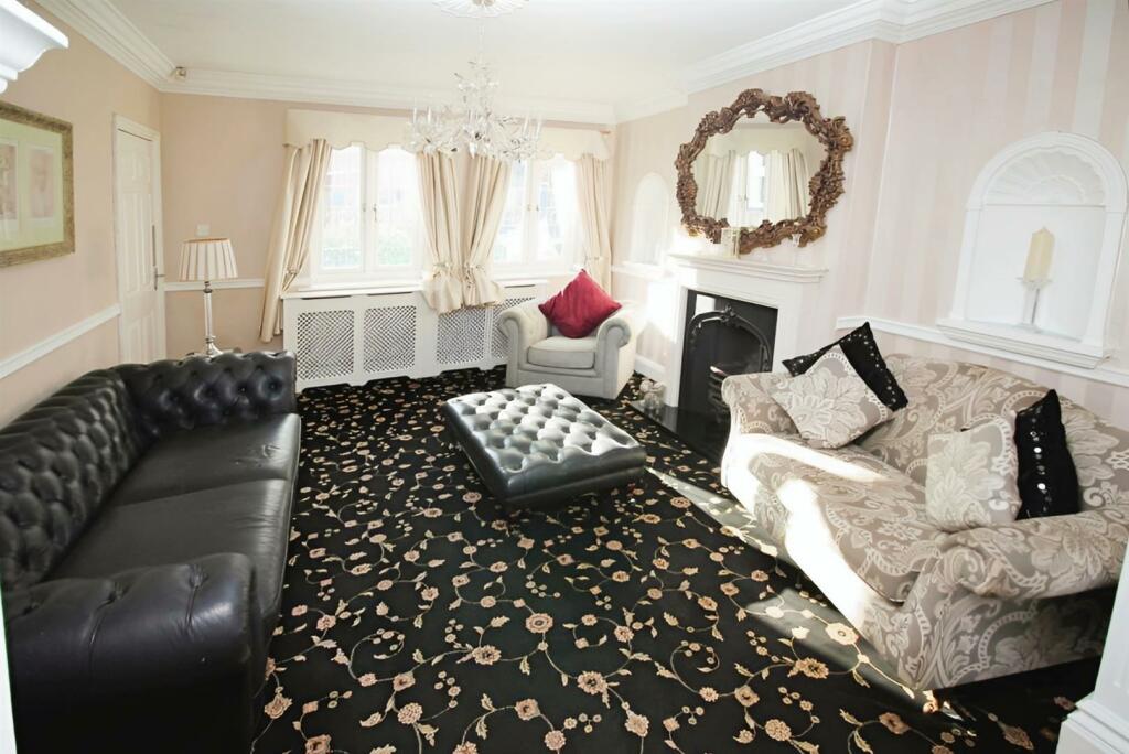 4 bed Detached