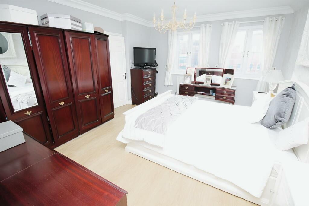 4 bed Detached