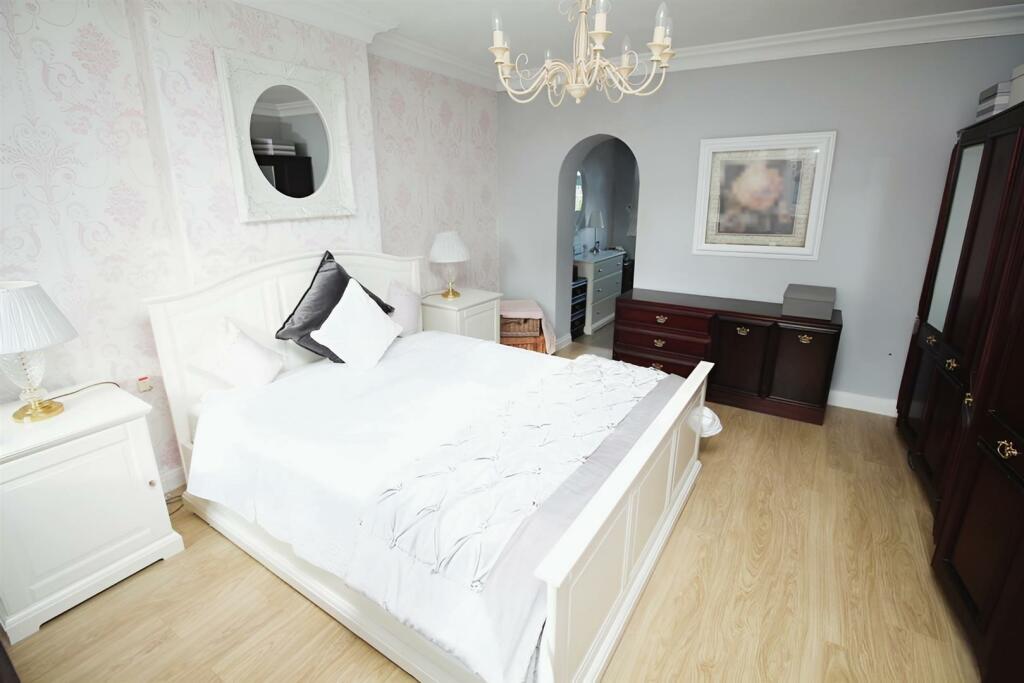 4 bed Detached