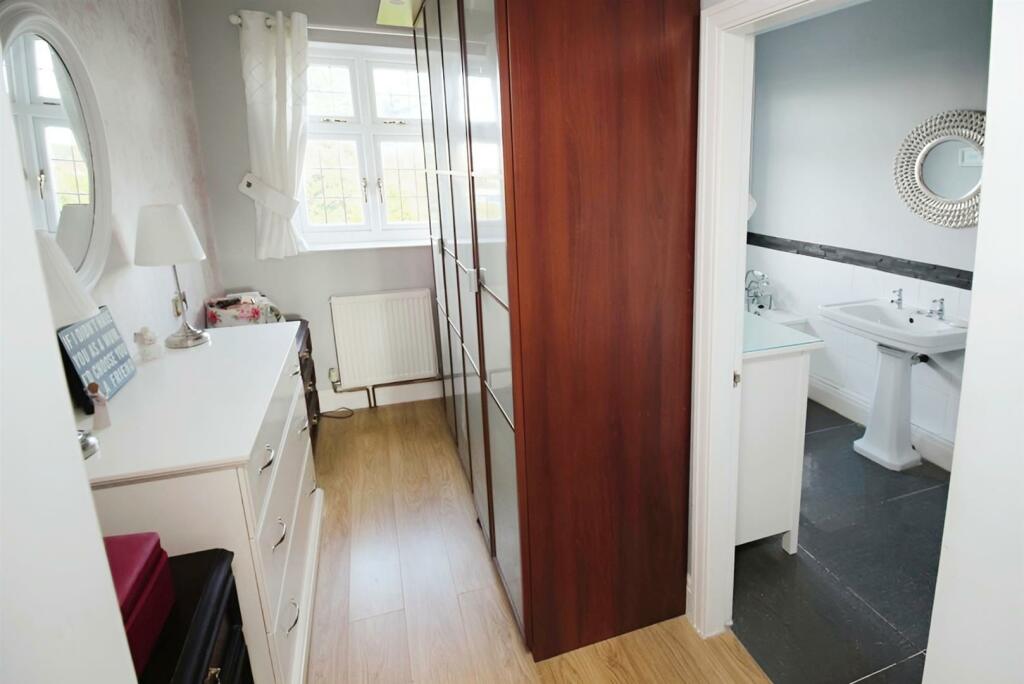 4 bed Detached