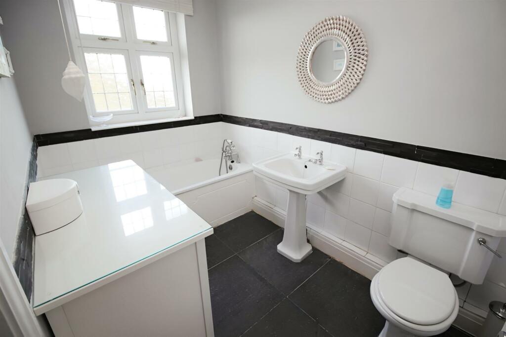 4 bed Detached