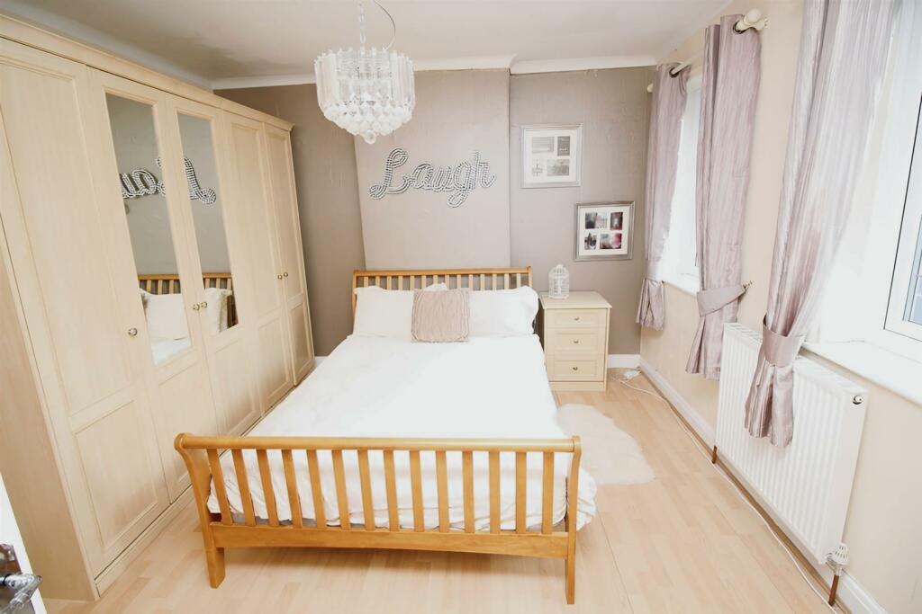 4 bed Detached