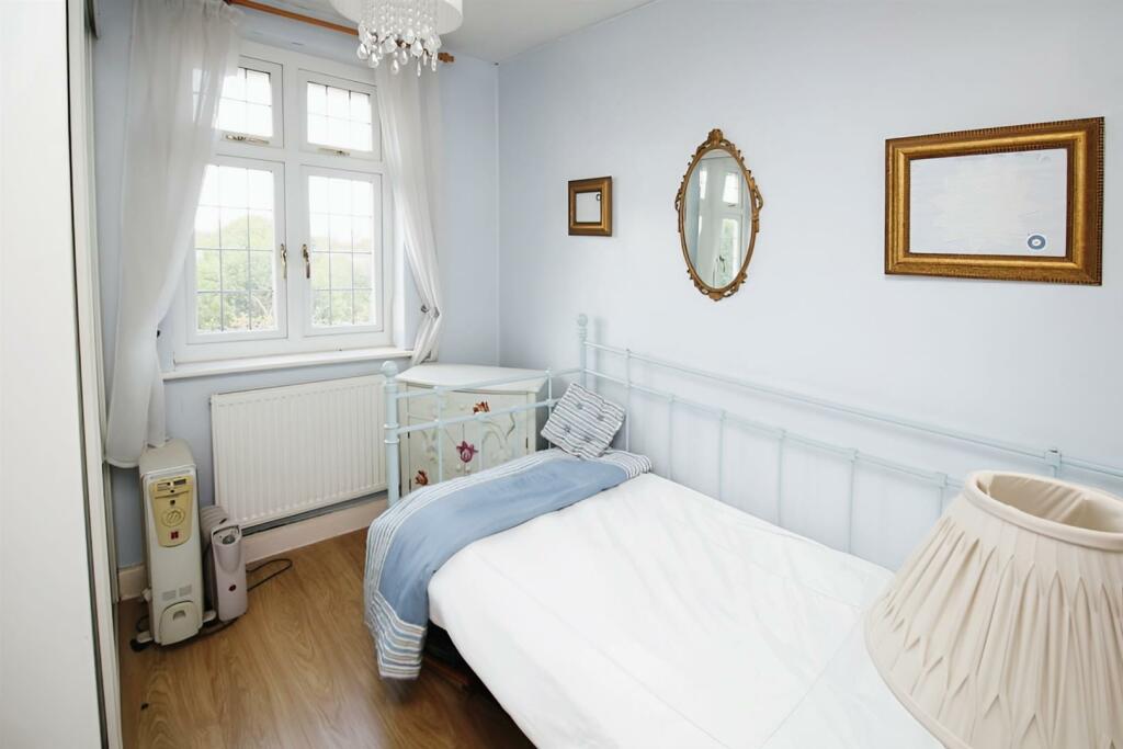 4 bed Detached