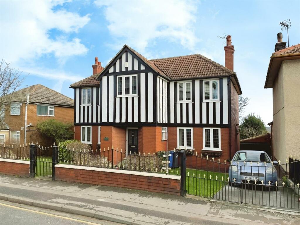 4 bed Detached