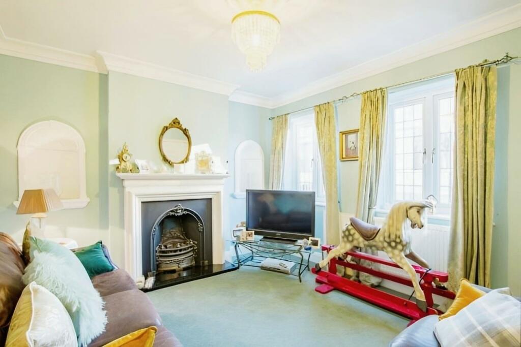4 bed Detached