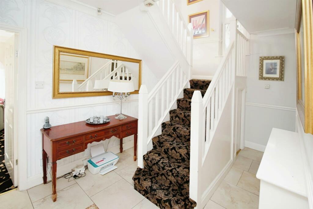 4 bed Detached