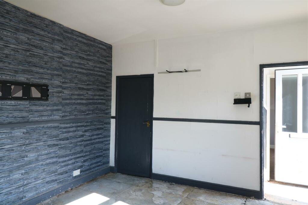 2 bed Terraced