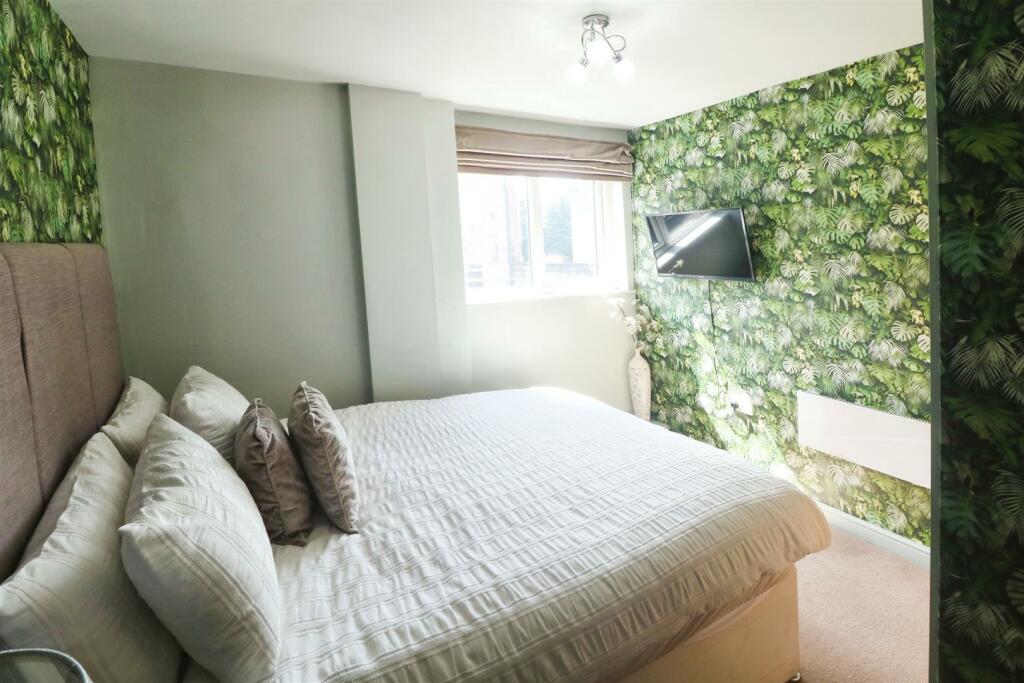 9 bed Hotel