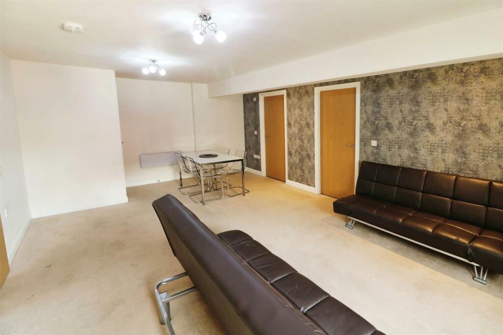 9 bed Hotel