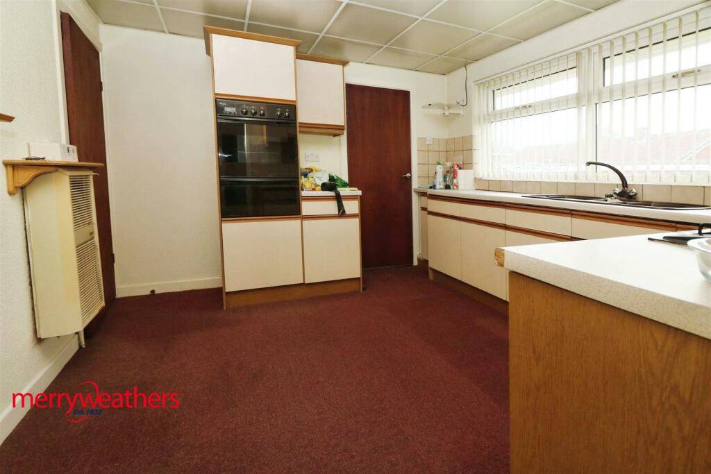 4 bed Detached Bungalow