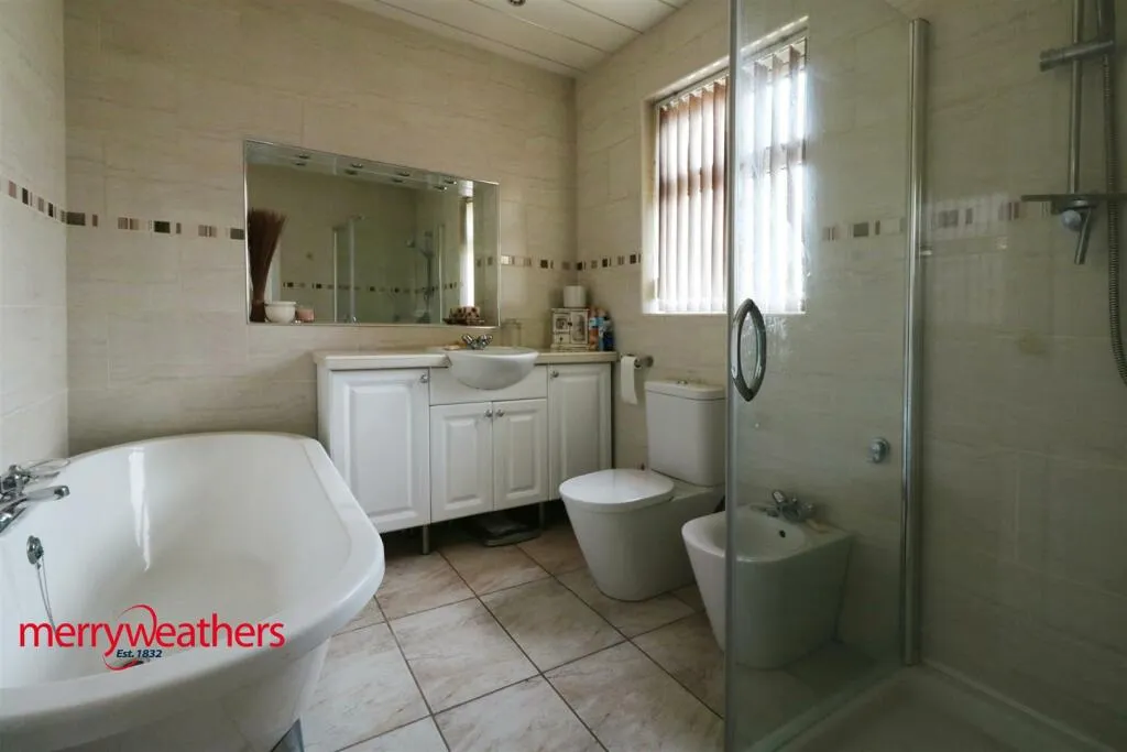 4 bed Detached