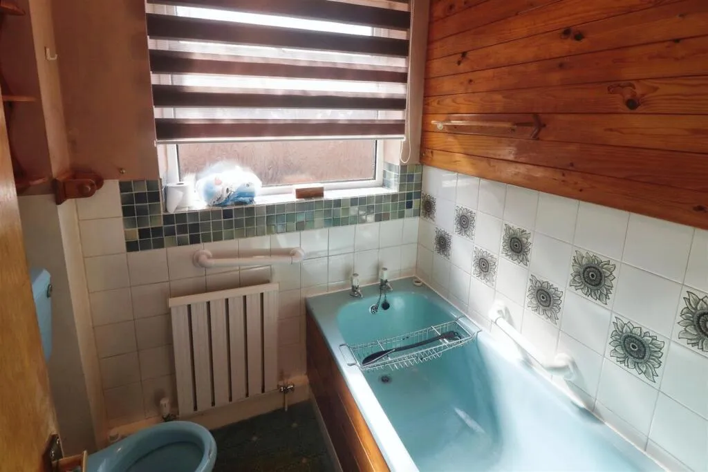 2 bed Semi-Detached Bungalow