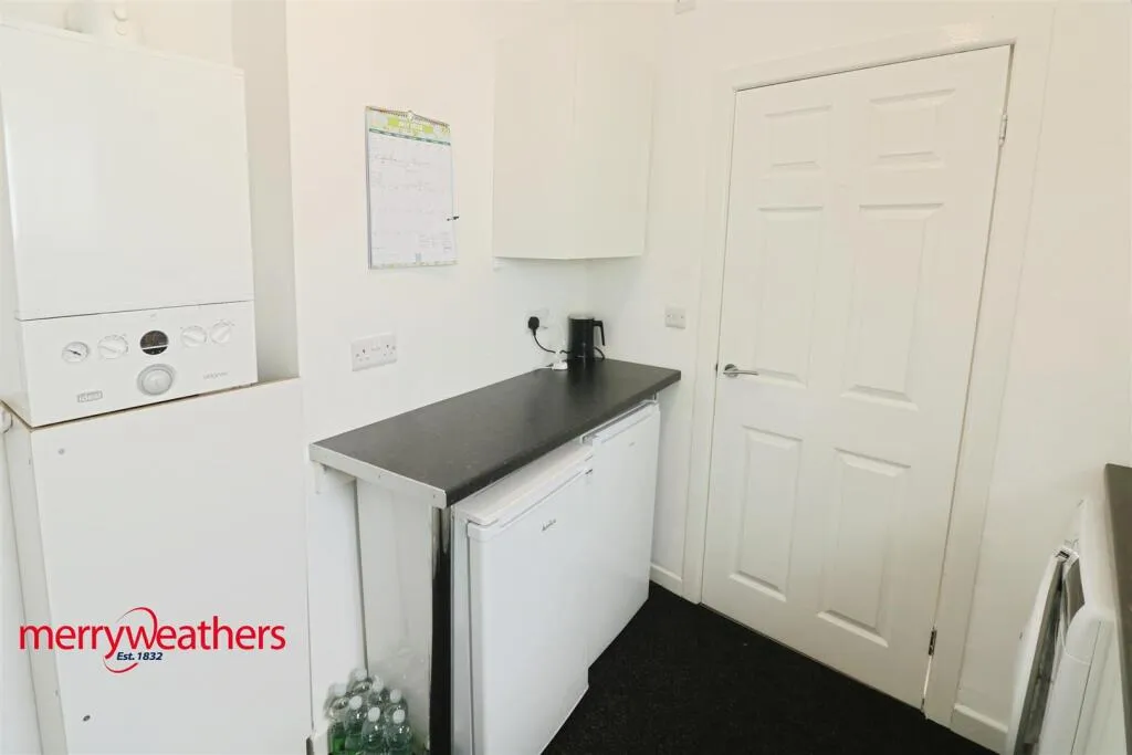 1 bed Shop