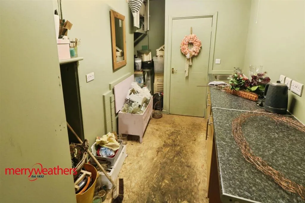 1 bed Shop
