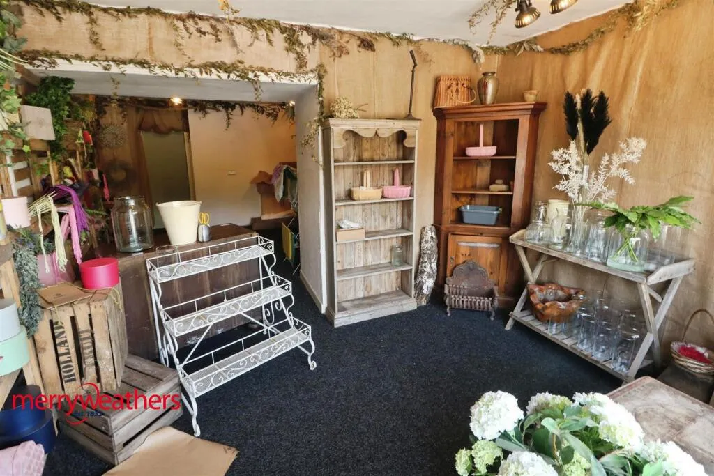 1 bed Shop