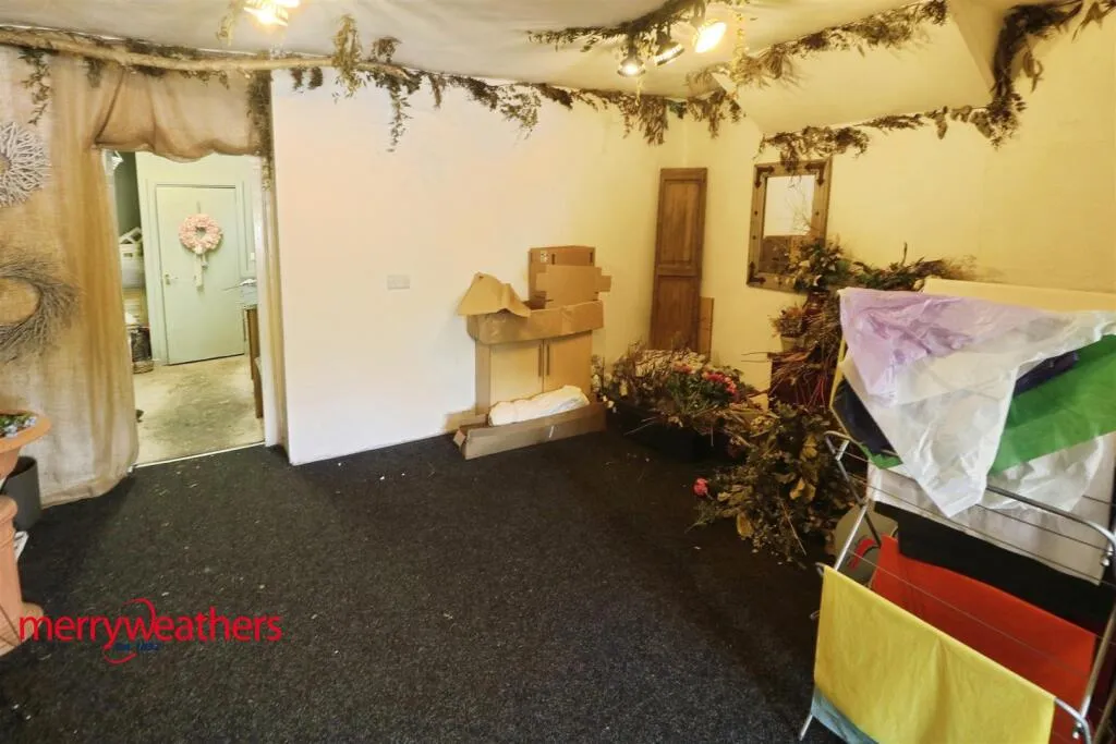1 bed Shop