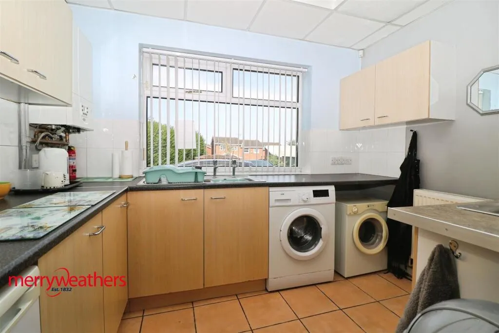 1 bed Hairdresser / Barber Shop