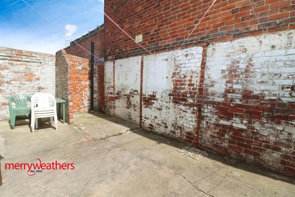 1 bed Hairdresser / Barber Shop