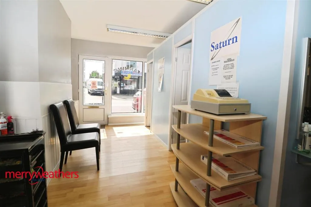 1 bed Hairdresser / Barber Shop