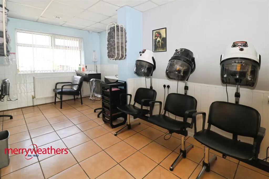 1 bed Hairdresser / Barber Shop