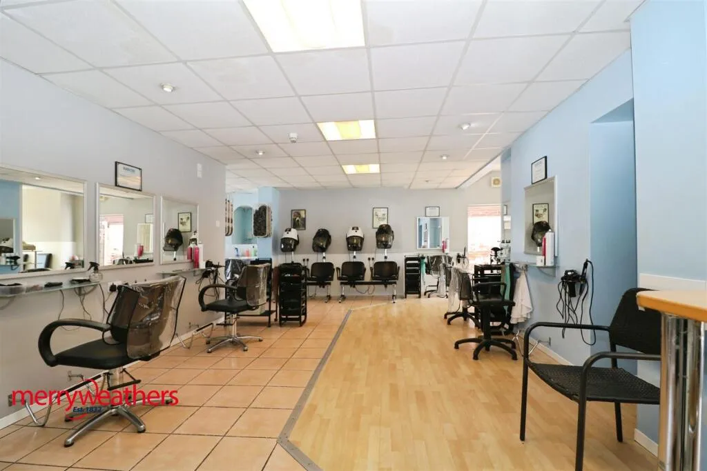 1 bed Hairdresser / Barber Shop
